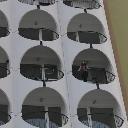 Vizparti Apartman *