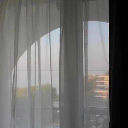 Vizparti アパート *